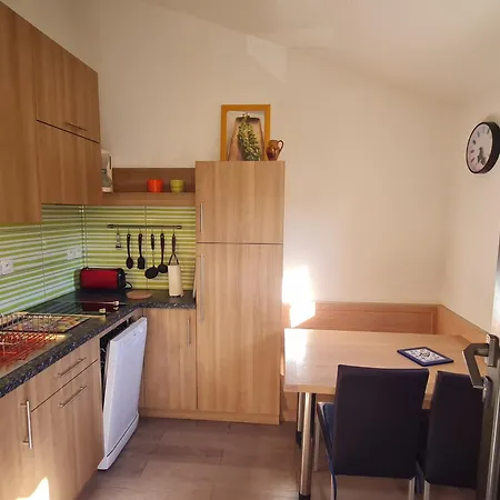 Apartament A Avec Piscine, Balcon Et Parking, Proche Commerces Et Plages. - Fr-1-780-80